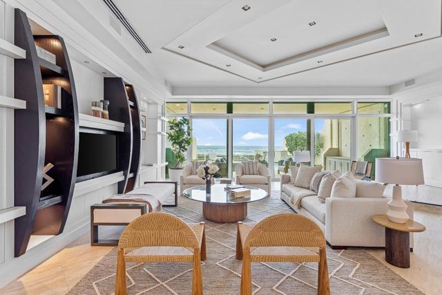 2 Sloans Curve Drive, Palm Beach, FL 33480