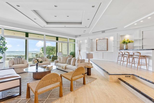 2 Sloans Curve Drive, Palm Beach, FL 33480