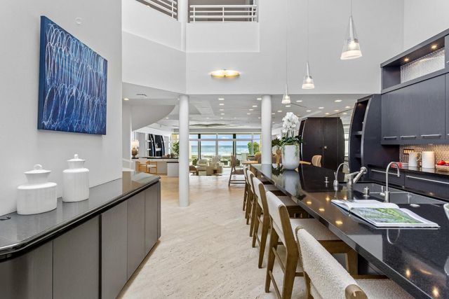 2 Sloans Curve Drive, Palm Beach, FL 33480