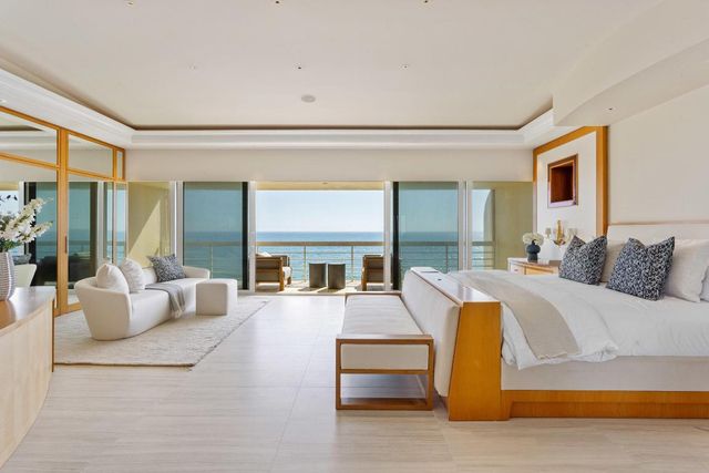 2 Sloans Curve Drive, Palm Beach, FL 33480