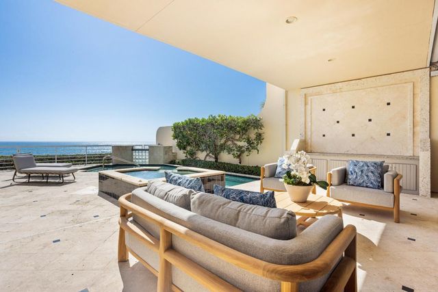 2 Sloans Curve Drive, Palm Beach, FL 33480