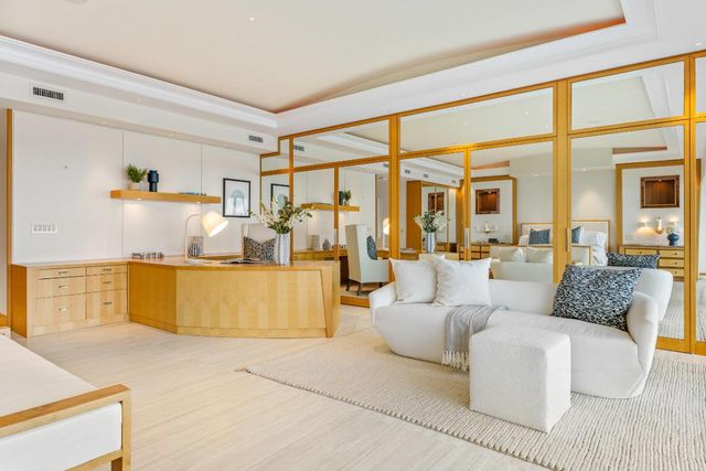 2 Sloans Curve Drive, Palm Beach, FL 33480