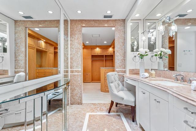 2 Sloans Curve Drive, Palm Beach, FL 33480