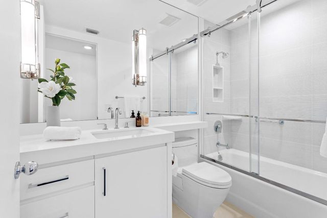 2 Sloans Curve Drive, Palm Beach, FL 33480