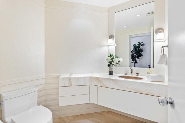 2 Sloans Curve Drive, Palm Beach, FL 33480