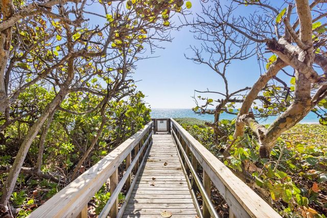 2 Sloans Curve Drive, Palm Beach, FL 33480