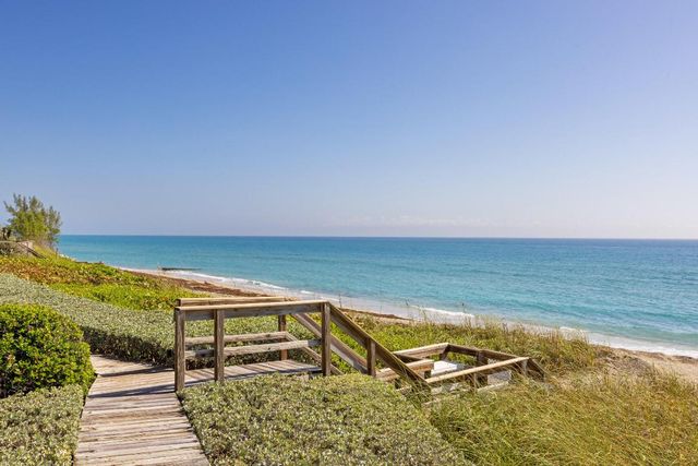 2 Sloans Curve Drive, Palm Beach, FL 33480