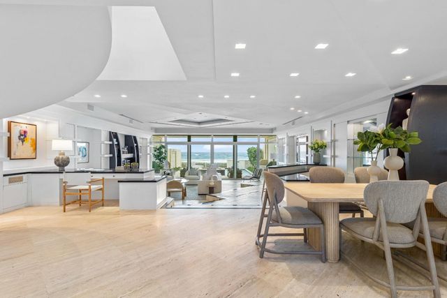 2 Sloans Curve Drive, Palm Beach, FL 33480