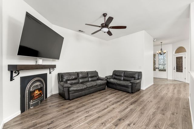 8010 Falcon View Dr, Antelope, CA 95843