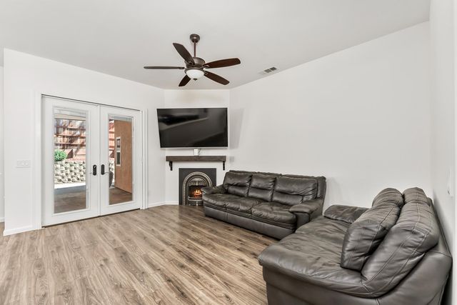 8010 Falcon View Dr, Antelope, CA 95843