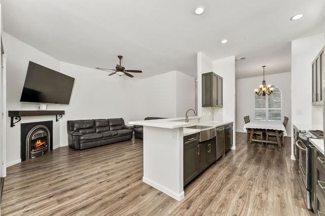 8010 Falcon View Dr, Antelope, CA 95843