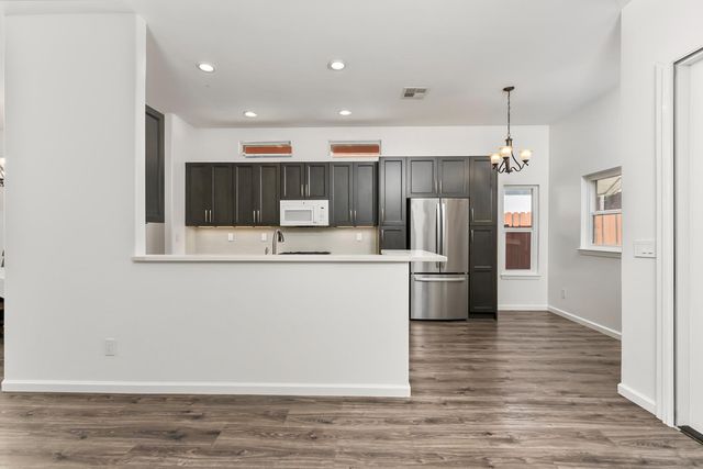 8010 Falcon View Dr, Antelope, CA 95843