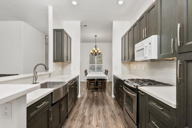 8010 Falcon View Dr, Antelope, CA 95843