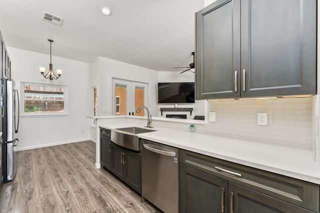 8010 Falcon View Dr, Antelope, CA 95843