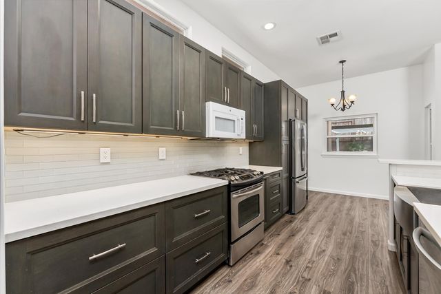 8010 Falcon View Dr, Antelope, CA 95843