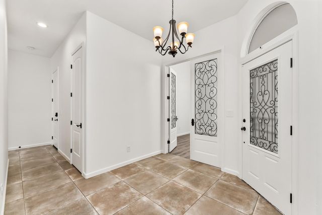 8010 Falcon View Dr, Antelope, CA 95843