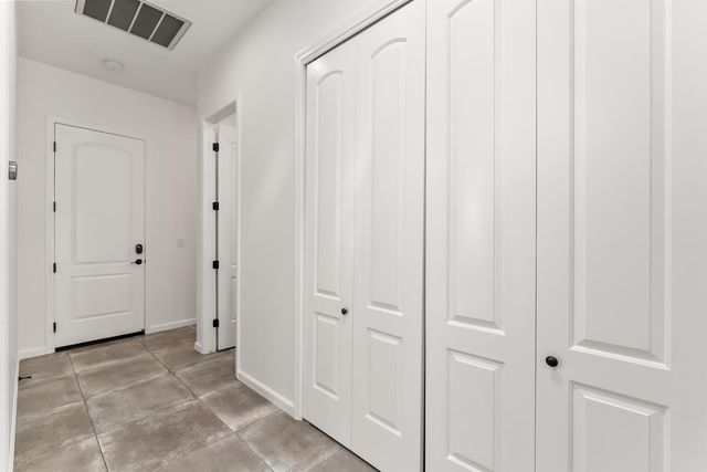 8010 Falcon View Dr, Antelope, CA 95843
