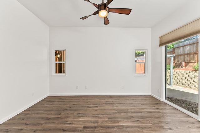 8010 Falcon View Dr, Antelope, CA 95843