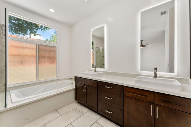 8010 Falcon View Dr, Antelope, CA 95843
