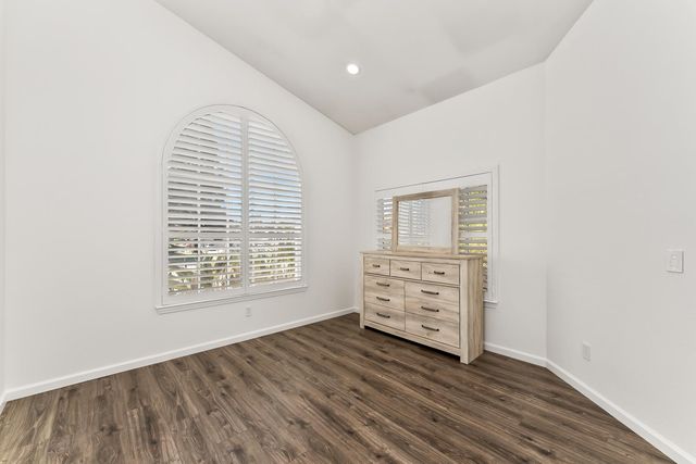 8010 Falcon View Dr, Antelope, CA 95843