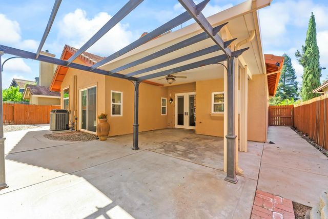 8010 Falcon View Dr, Antelope, CA 95843
