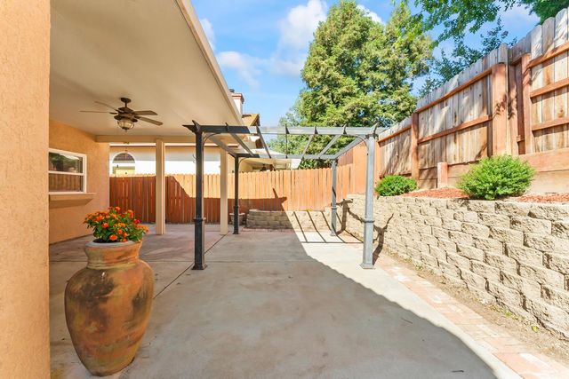 8010 Falcon View Dr, Antelope, CA 95843