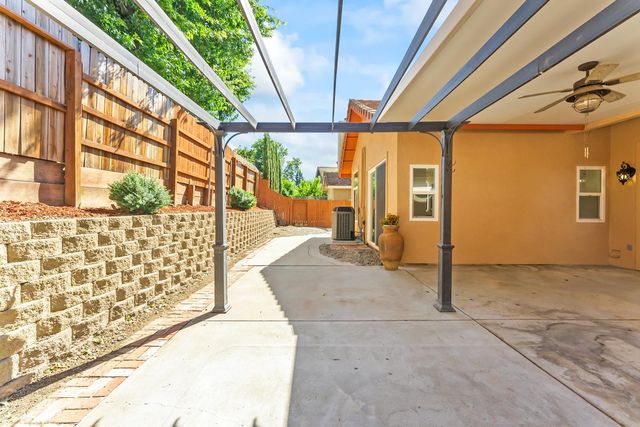 8010 Falcon View Dr, Antelope, CA 95843
