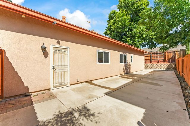 8010 Falcon View Dr, Antelope, CA 95843