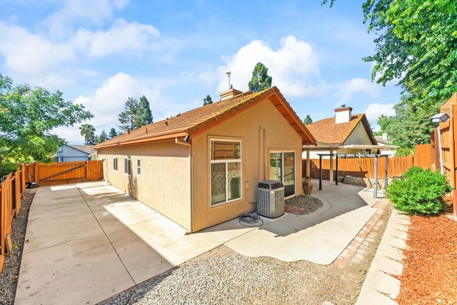 8010 Falcon View Dr, Antelope, CA 95843