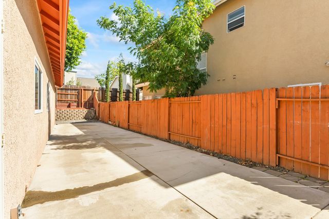 8010 Falcon View Dr, Antelope, CA 95843
