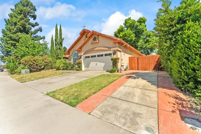 8010 Falcon View Dr, Antelope, CA 95843