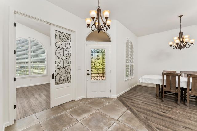 8010 Falcon View Dr, Antelope, CA 95843