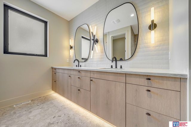 8440 Birkett Place, Lincoln, NE 68516