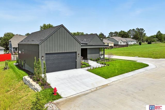 8440 Birkett Place, Lincoln, NE 68516
