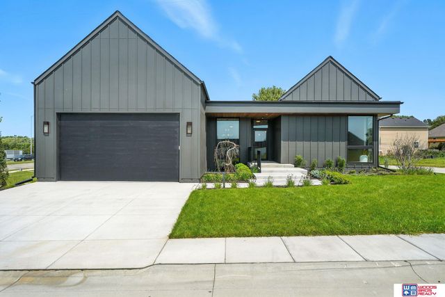 8440 Birkett Place, Lincoln, NE 68516