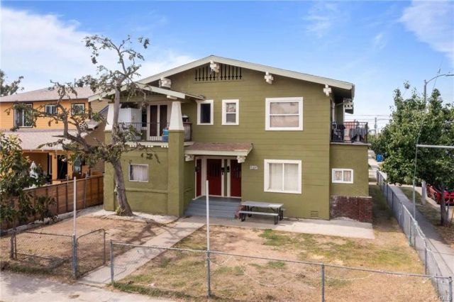 2103 3rd Avenue, Los Angeles, CA 90018