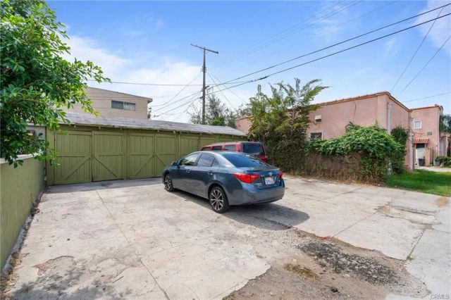2103 3rd Avenue, Los Angeles, CA 90018