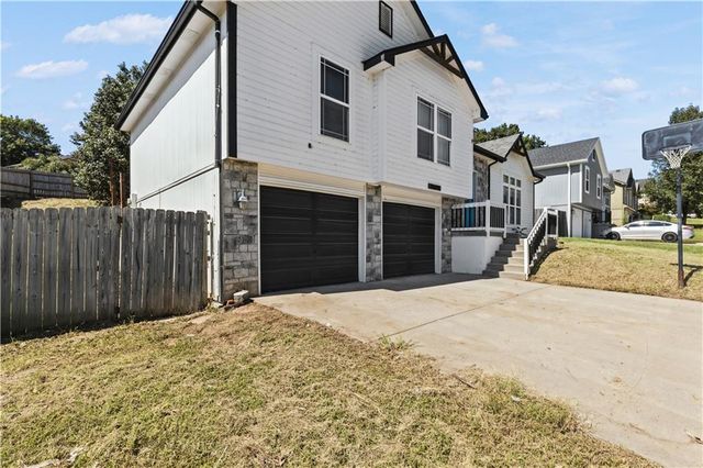 1604 S 105th Street, Edwardsville, KS 66111
