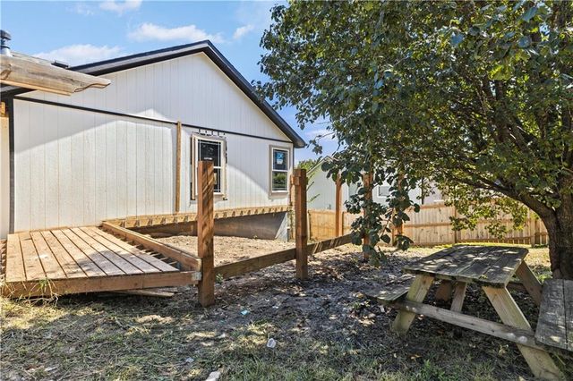 1604 S 105th Street, Edwardsville, KS 66111