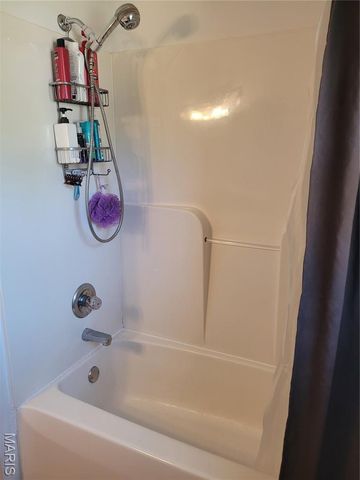 20 Pin Oak Drive, Highland, IL 62249