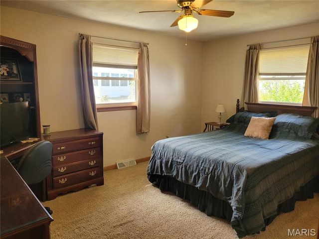 20 Pin Oak Drive, Highland, IL 62249