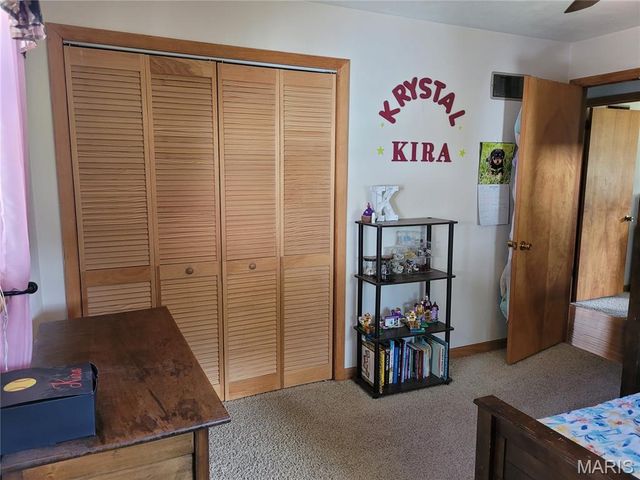 20 Pin Oak Drive, Highland, IL 62249