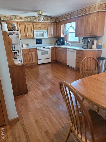 20 Pin Oak Drive, Highland, IL 62249