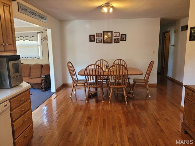 20 Pin Oak Drive, Highland, IL 62249