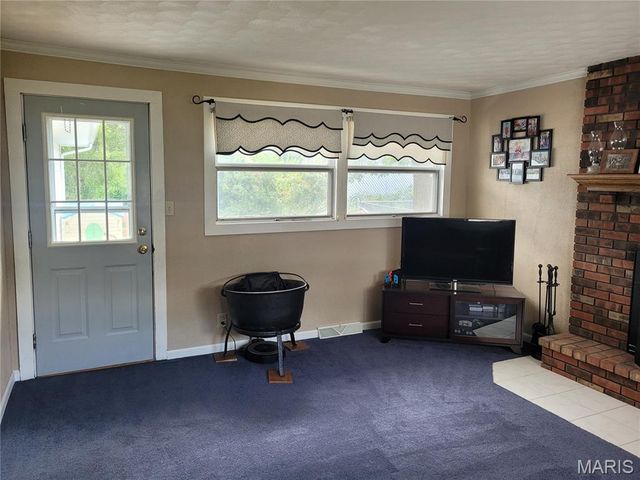 20 Pin Oak Drive, Highland, IL 62249