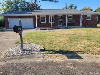 20 Pin Oak Drive, Highland, IL 62249