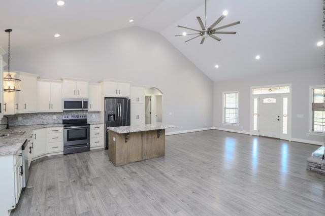 450 Bridle Path Ln, Hartsville, TN 37074