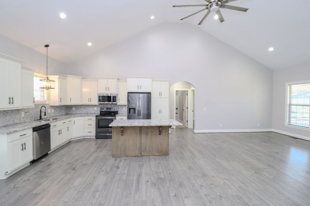 450 Bridle Path Ln, Hartsville, TN 37074