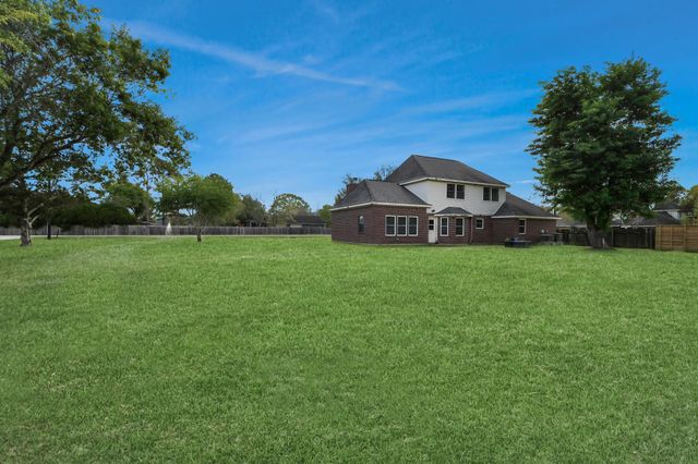 2326 Brookney Street, Pearland, TX 77584