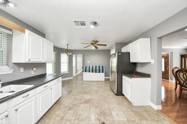 2326 Brookney Street, Pearland, TX 77584